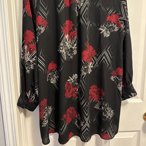 Michel Studio Women's Dark Floral Long Sleeve Lace Up Tunic - Picture 5 of 5